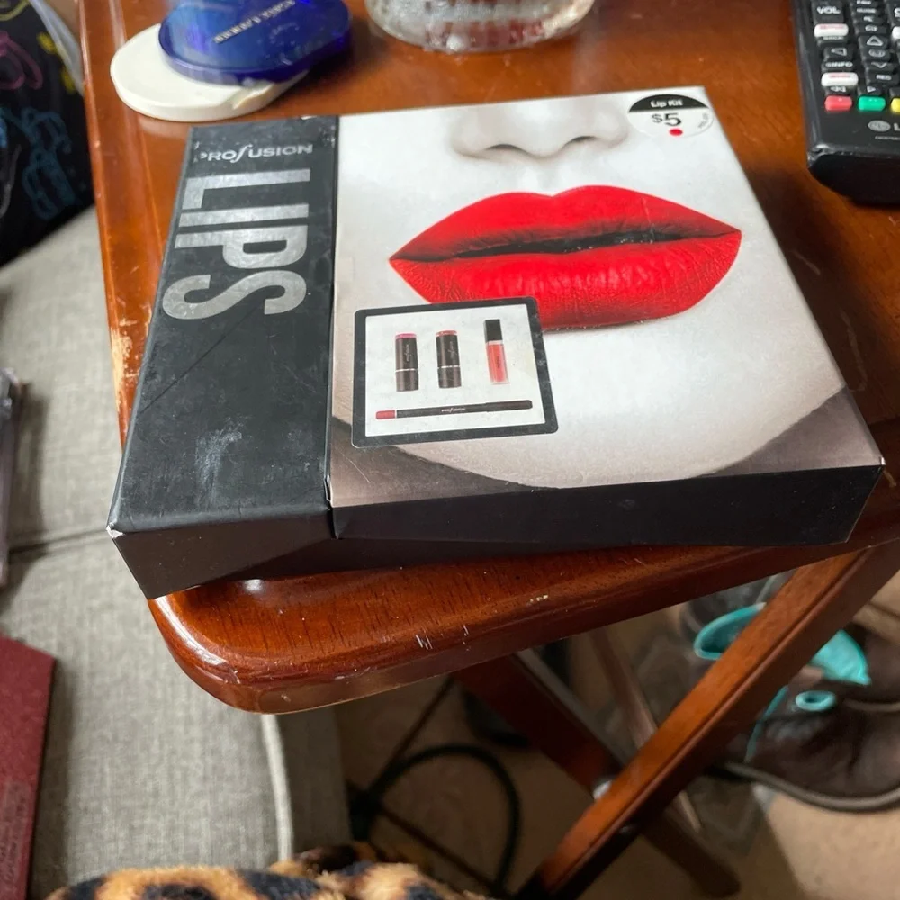 Lips pro fusion 3 piece Boxed set 2 lipsticks Lip color 1 lip liner Red shade